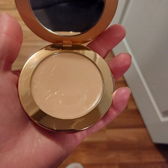 Stila tinted moisture skin balm foundation - Picture 3 of 4